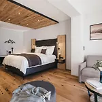 Vaya Hotel 4*