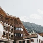 Vaya 4*