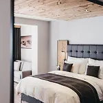 Vaya Hotel 4*